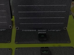 कैम्पिंग के लिए किकस्टैंड के साथ ईटीएफई वाटरप्रूफ सोलर पैनल चार्जर 30W