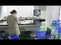 एलआई सोलर से उत्पादन में पैनल काटना